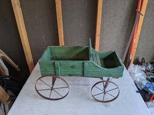 lot 570 image: Wonderful Decorative Vintage Wagon Planter