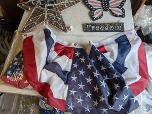 lot 227 image: July 4th - Americana Outdoor Decor