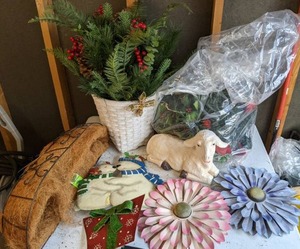 lot 220 image: Outdoor Decor Trough Planter, ChristmasEaster Garden Decor