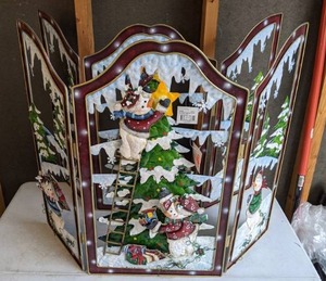 lot 557 image: Set of (2) 35 Metal Christmas Fireplace Screens