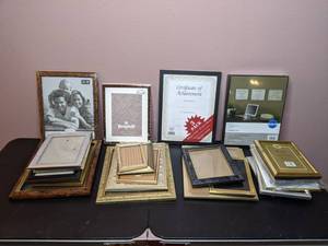 lot 475 image: Large Lot of Picture Frames, Wide Variety of StylesSizes