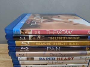 lot 43 image: Set of 9 Blu Ray Movies Pan, Hurt Locker, The Vow, Paper Heart, Insurgent, Etc.