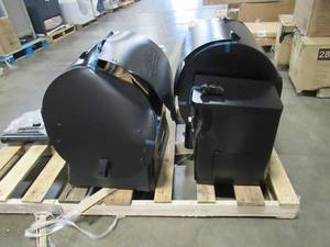 lot 415 image: WHOLESALE MIXED PALLET OF MISCELLANEOUS DAMAGED GRILLS & SMOKERS