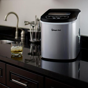 lot 432 image: Magic Chef 27 lb. Portable Countertop Ice Maker (scratch & dent, Not Tested) Model MCIM22ST