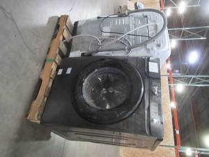 lot 330 image: WHOLESALE MIXED PALLET OF MISCELLANEOUS WASHING MACHINES - FOR PARTSRESTORE