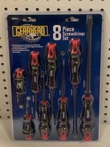 lot 21 image: New Gearhead Eight Piece Screwdriver Set