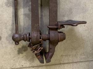 lot 82 image: Heavy Duty Blacksmith Farm Vice 28 12 Long
