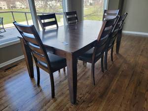 Furniture 7 Piece Dining Set  with Leaf (Valued $900)