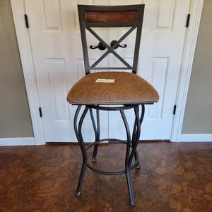 Hom Furniture Iron Kitchen Bar Stool (Valued $200)