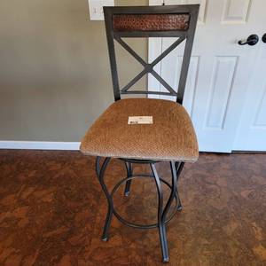 Hom Furniture Iron Kitchen Bar Stool (Valued $200)