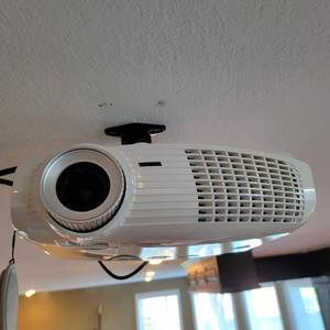 Hanging Optoma Projector (Works)
