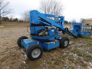 lot 15 image: 1995 Genie Z4522 Boom Lift