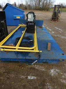 lot 20 image: Blue Giant Stationary Elevating Dock Lift