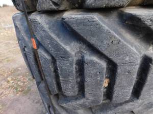 lot 22 image: Tires & Rims - 35555D625