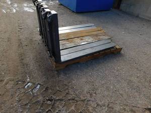 lot 25 image: 4 -  Sets of Class III Forks
