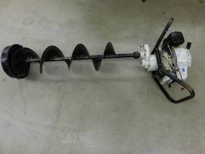lot 29 image: Jiffy 9 Gas Ice Auger