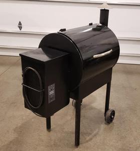 lot 27 image: Traeger Lil Tex Pellet Grill