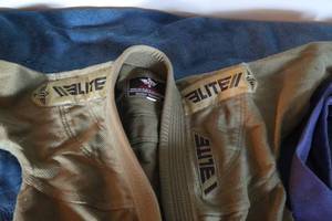 lot 123 image: Elite Brand Jackets--Tan---Navy Blue