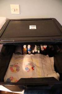 lot 140 image: Paints & Quilt Sample--Falls Bounty