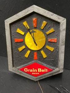 lot 28 image: Grain Belt Beer light up clock