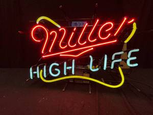 lot 23 image: Miller High Life - rare