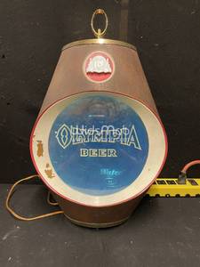 lot 89 image: Olympia plastic light up with water animation