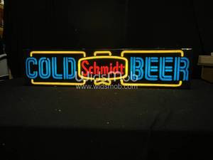 lot 117 image: Schmidt Cold Beer plastic light up