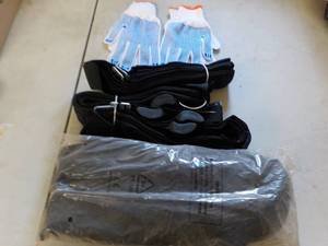 lot of 2 moving straps with gloves...