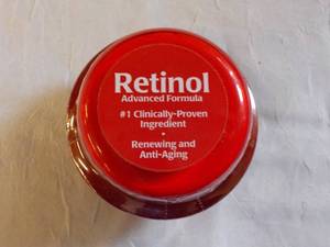 lot 66 image: Retinol Renewing and Anti-Aging Cre...