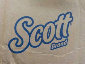 lot 9 image: Case of Scott 4 Center Pull Rolls o...