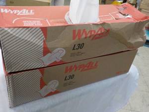 lot 13 image: 2 Boxes WypAll White Towels 100 pe...