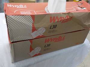 lot 14 image: 2 Boxes WypAll White Towels 100 pe...