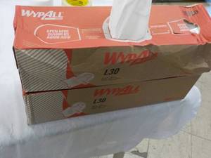 lot 16 image: 2 Boxes WypAll White Towels 100 pe...