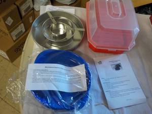 lot 81 image: Cake Pan Set and Microwave Pans and...