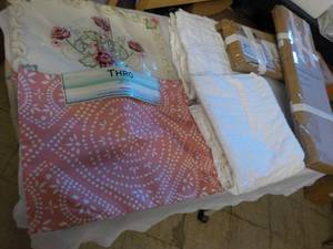 lot 87 image: 2 Sets of Placemats, Curtains and 2...