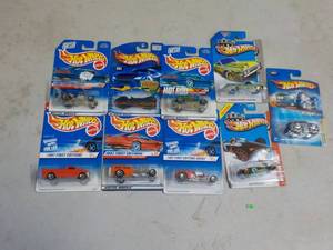 lot 257 image: 9 Hot Wheels...
