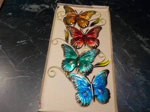 lot 119 image: Butterfly Wall Accent 19 x 19...
