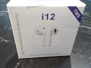 lot 132 image: True Wireless Stereo i12 Earbuds...
