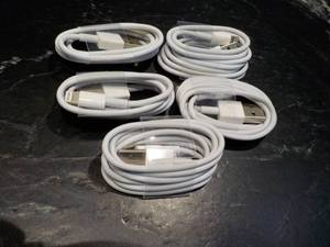 lot 137 image: 5 Lightening Charging Cables for ip...