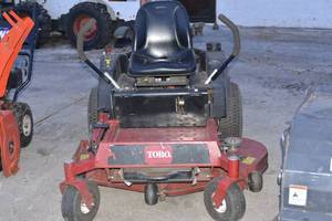 lot 2 image: Toro 48 Titan Zero-Turn Mower