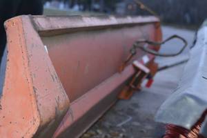 lot 8 image: 9 wing plow with trip edge
