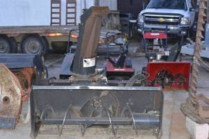 lot 10 image: Bobcat Skid steer SB200 54 Snowblower