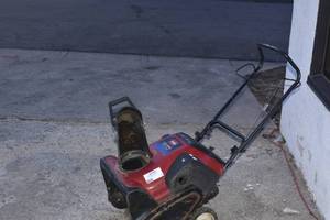 lot 11 image: Toro CCR 2450 R GTS Snowthrower