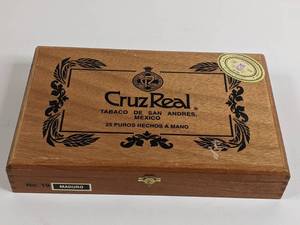 lot 13 image: Cruz Real Tabaco De San Andres Mexico Cigar Box