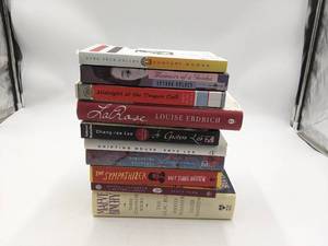 lot 35 image: Vintage Non-FictionFiction Book CollectionMemoirs of a Geisha, Midnight at the Dragon Cafe by Judy Fong Bates And More