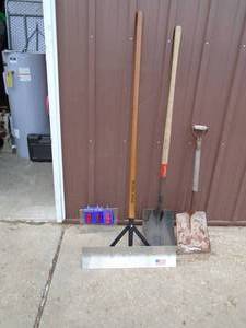 Qty of 3 shovels. As shown.