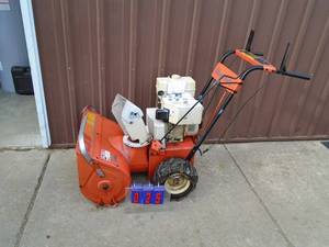 Simplicity 755 snow blower. Good used condition. Tested & works. As shown.