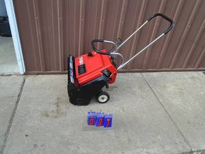 Toro S-620 snow thrower. Tested & works. As shown.