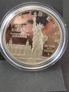 1986s Silver Dollar uncirculated