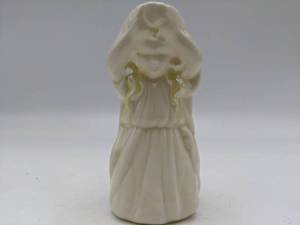 lot TF-17 image: Vintage Irish Belleek Undine Milk Jug